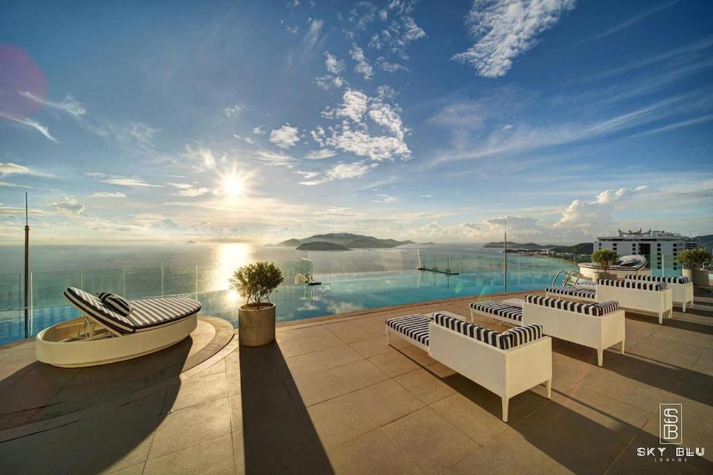 Panorama Central Nha Trang- Vietnam'S Highest Infinitive Rooftop Pool Exterior photo